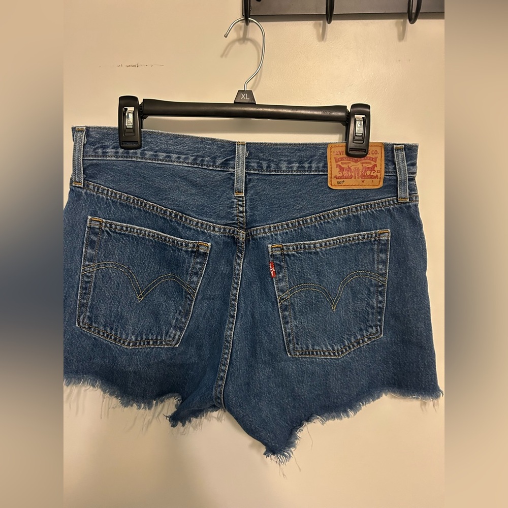 Vintage Levi’s 501 Shorts - Picture 7 of 11